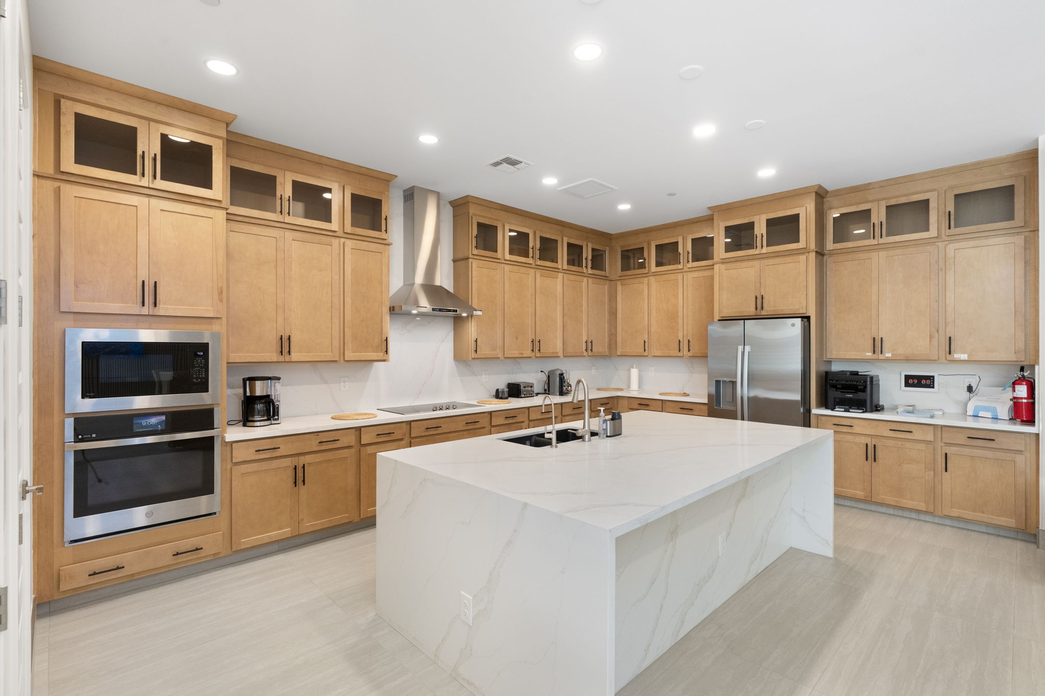 Kitchen Island & Prep Space